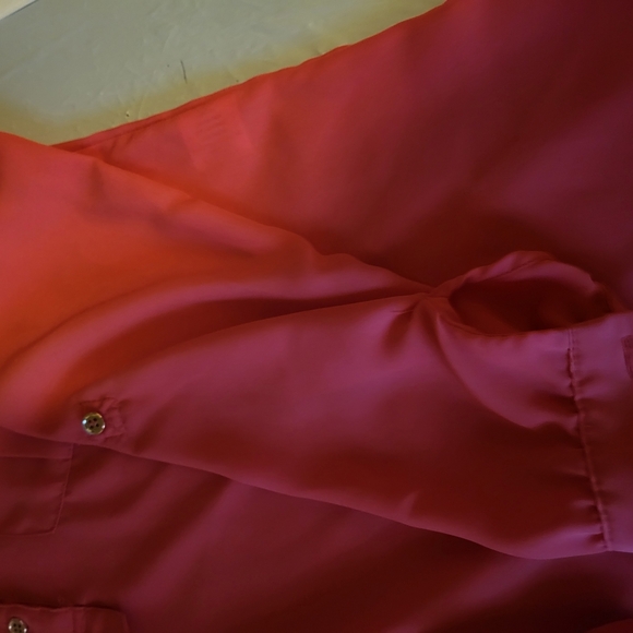 Women Coral  Blouse, Size Medium - Picture 5 of 6
